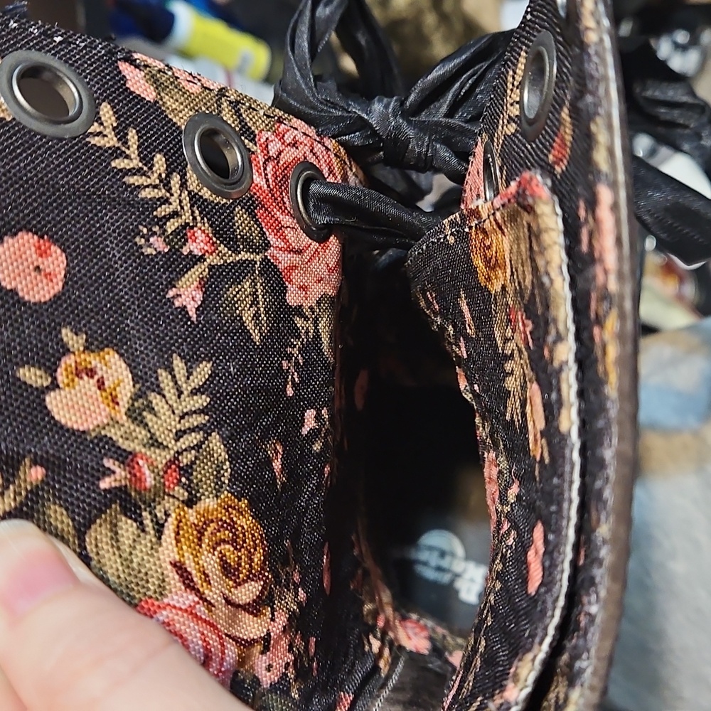 Dr. Martens 1914 Triumph Rare Floral Lace-Up Boots - Picture 13 of 14